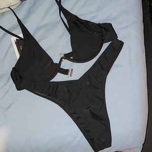 Black 2-piece bikini with underwired